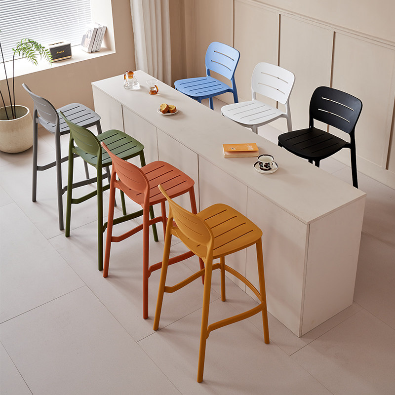 Sgabello da Bar Moderno Impila - Outdoor Furniture Kitchener recensione e prezzo
