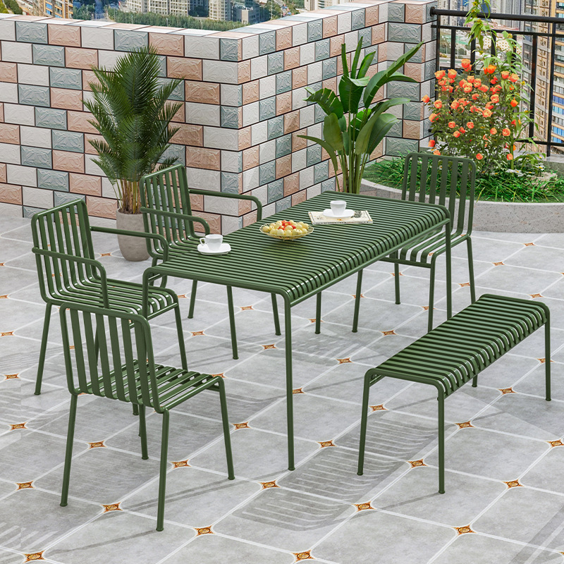 Set tavolo e sedie da esterno  - Outdoor Furniture Cost recensione e prezzo